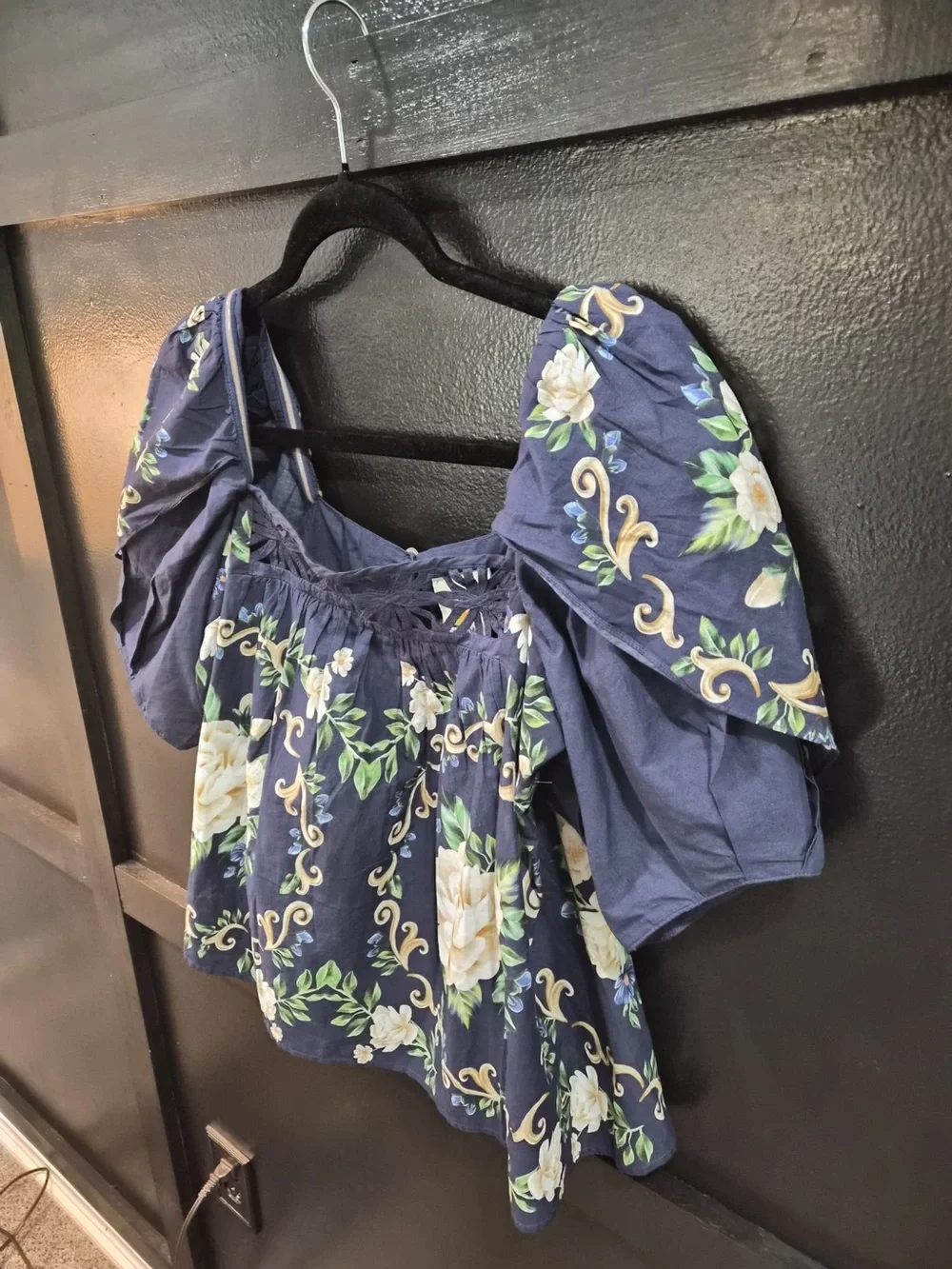 FARM Rio |  Navy Floral Top | Size Medium - Picture 5 of 10